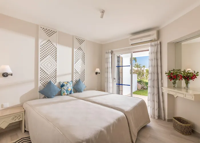 Clube Garden Village 4*